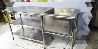 Stainless preparation table