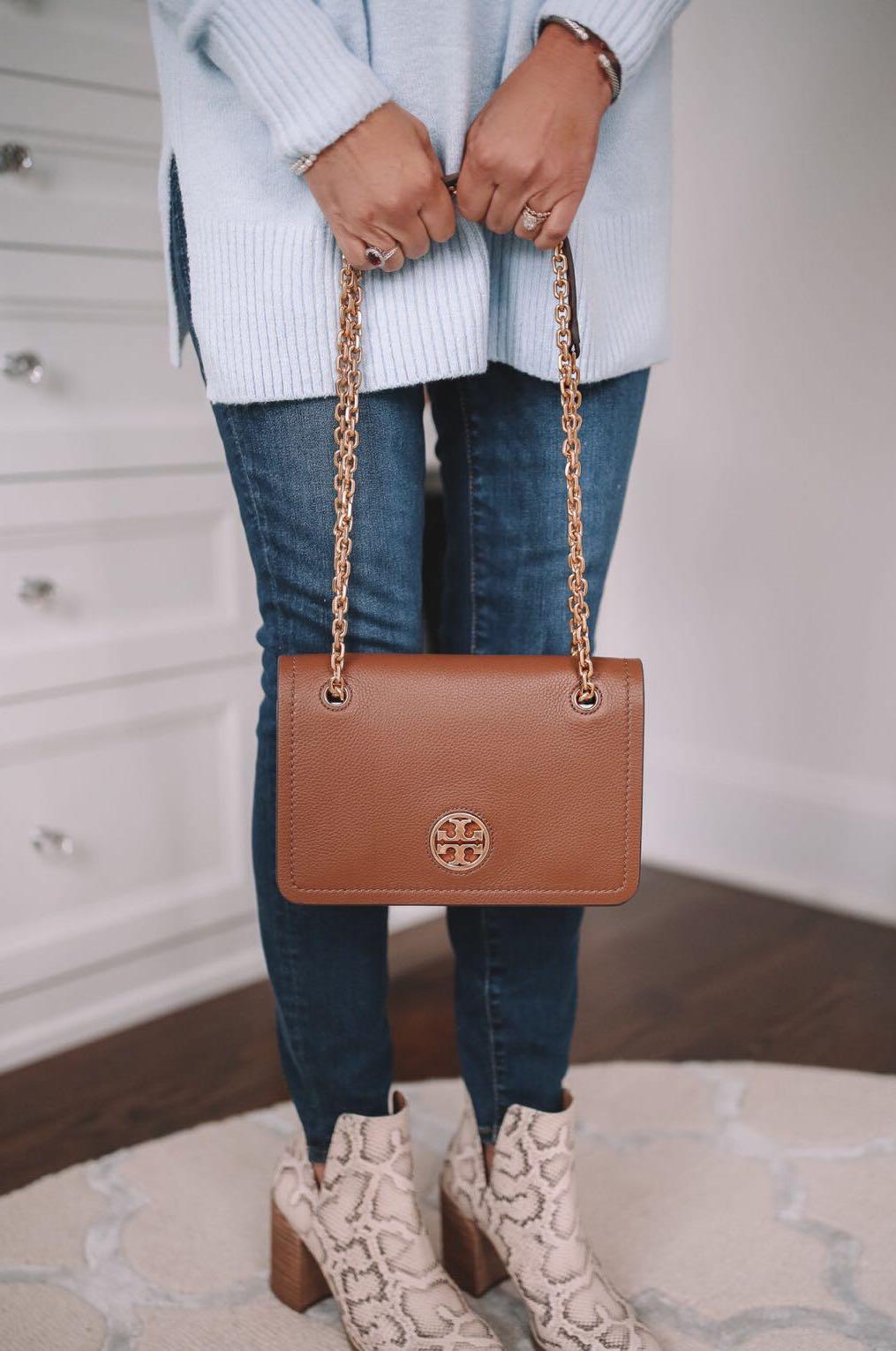 REPRICED! Tory Burch Carson Convertible crossbody bag, Women's Fashion,  Bags & Wallets, Cross-body Bags on Carousell
