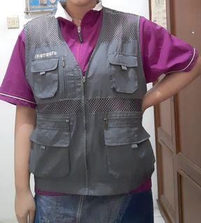 vest abu abu