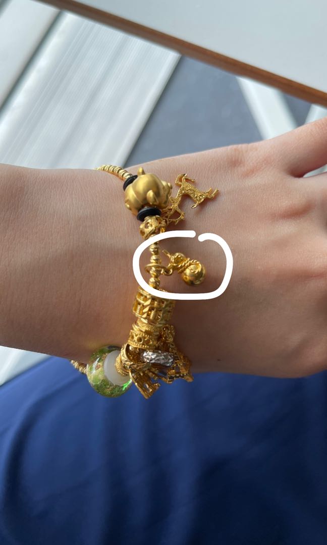 916 Gold Pandora charms