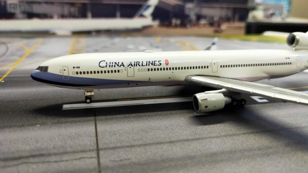 最新発見 飛機模型JC Wings 1:400 中華航空CAL MD-11 B-153 旺角先達廣場 航空機・ヘリコプター