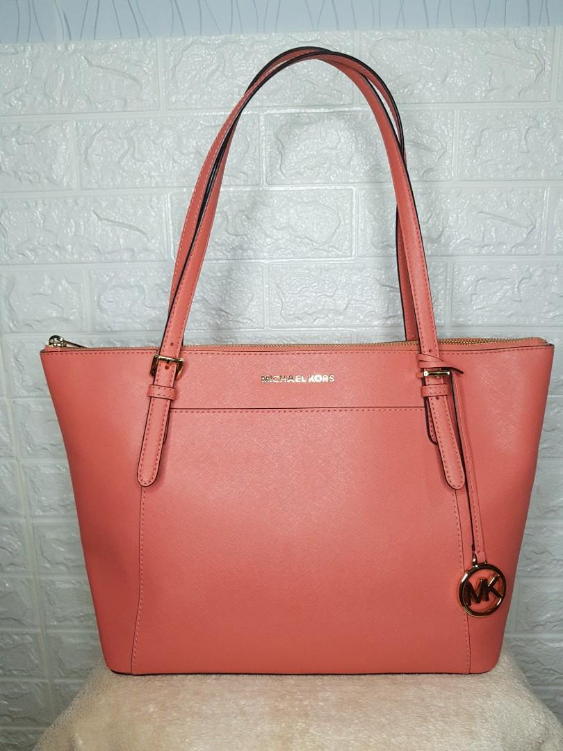 AUTHENTIC MICHAEL KORS CIARA TOTE BAG (Category: Luxury Bags & Wallets) located in Dipolog. Submitted by sleek.wardrobe (Listing ID 1070087021, Image 1). Description: good as new no issues at all.