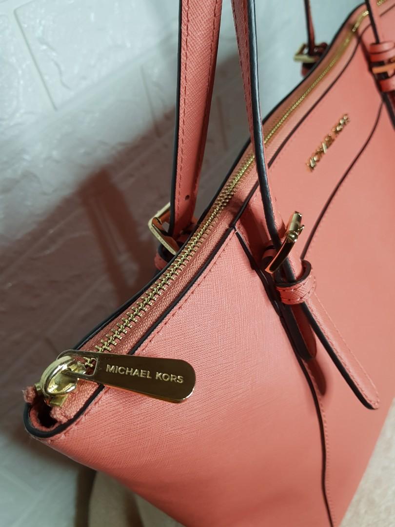 AUTHENTIC MICHAEL KORS CIARA TOTE BAG (Category: Luxury Bags & Wallets) located in Dipolog. Submitted by sleek.wardrobe (Listing ID 1070087021, Image 2). Description: good as new no issues at all.