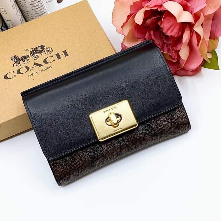 Coach Cassidy Turnlock Wallet Women s Fashion Bags Wallets Wallets Card holders on Carousell
