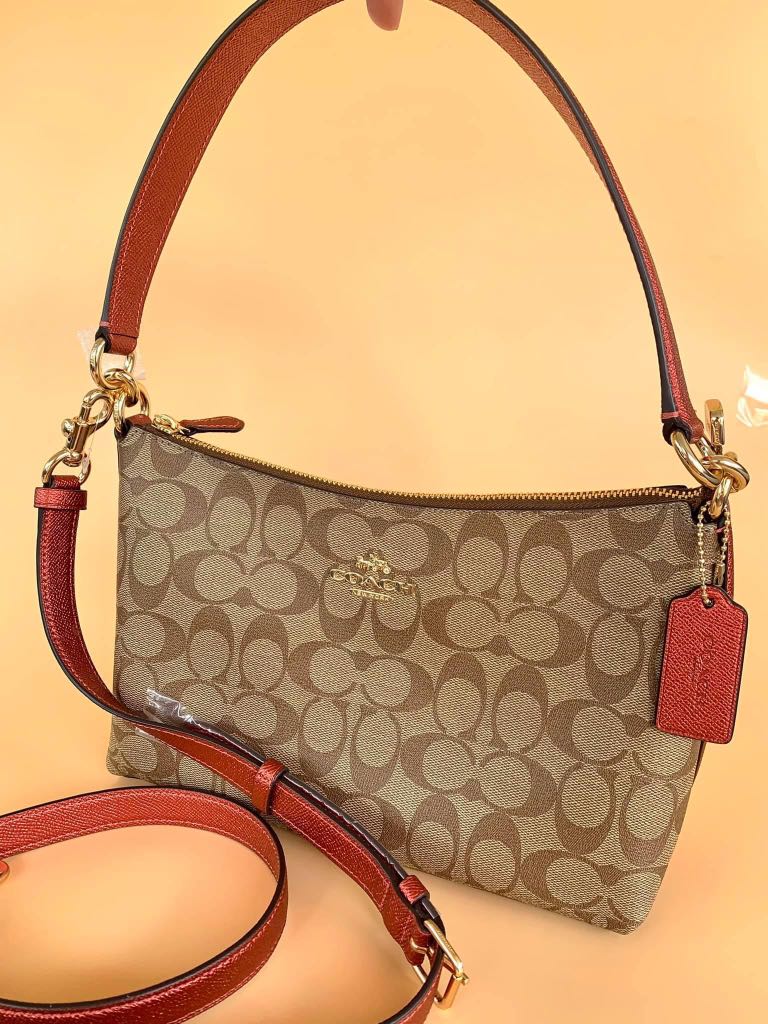 Coach lewis shoulder 2025 bag in signature canvas