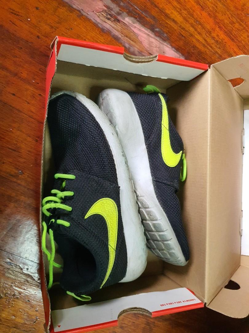 youth nike roshe one