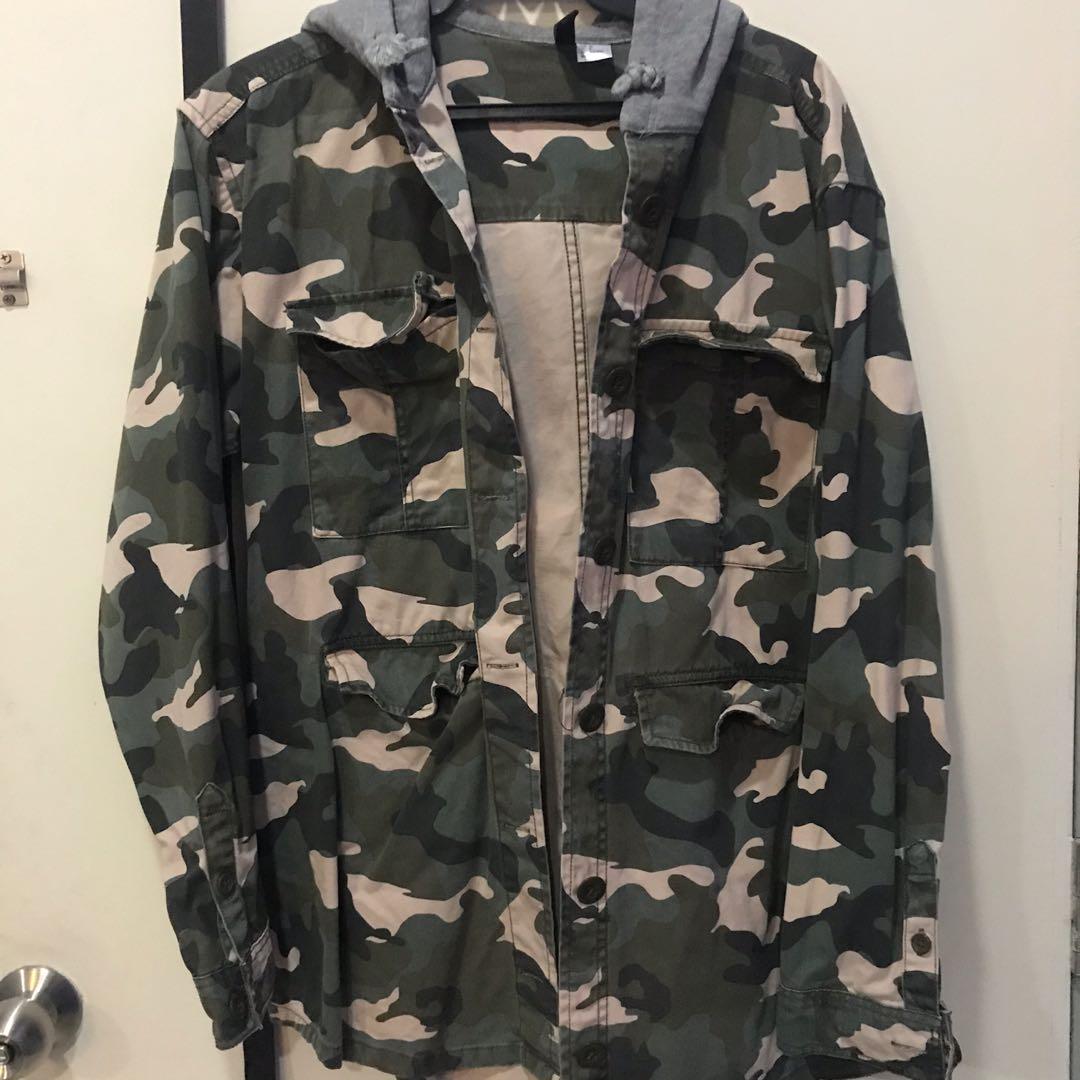 H&m camo jacket discount womens