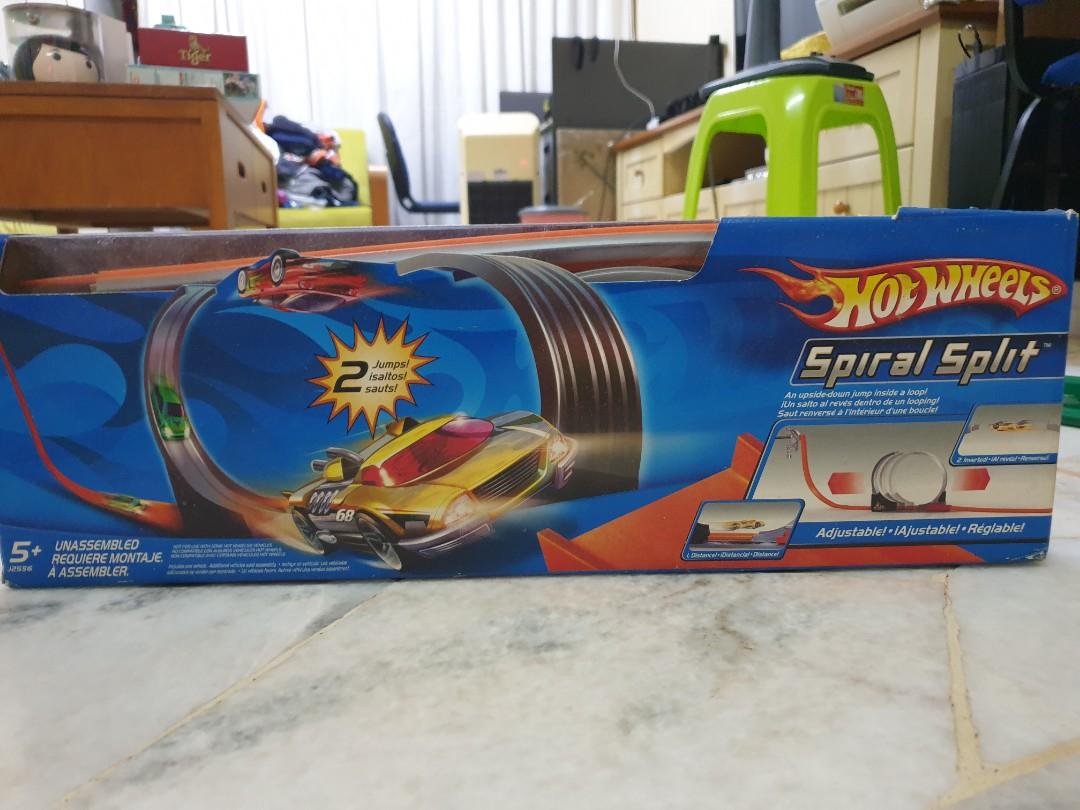 Hot wheels split track top
