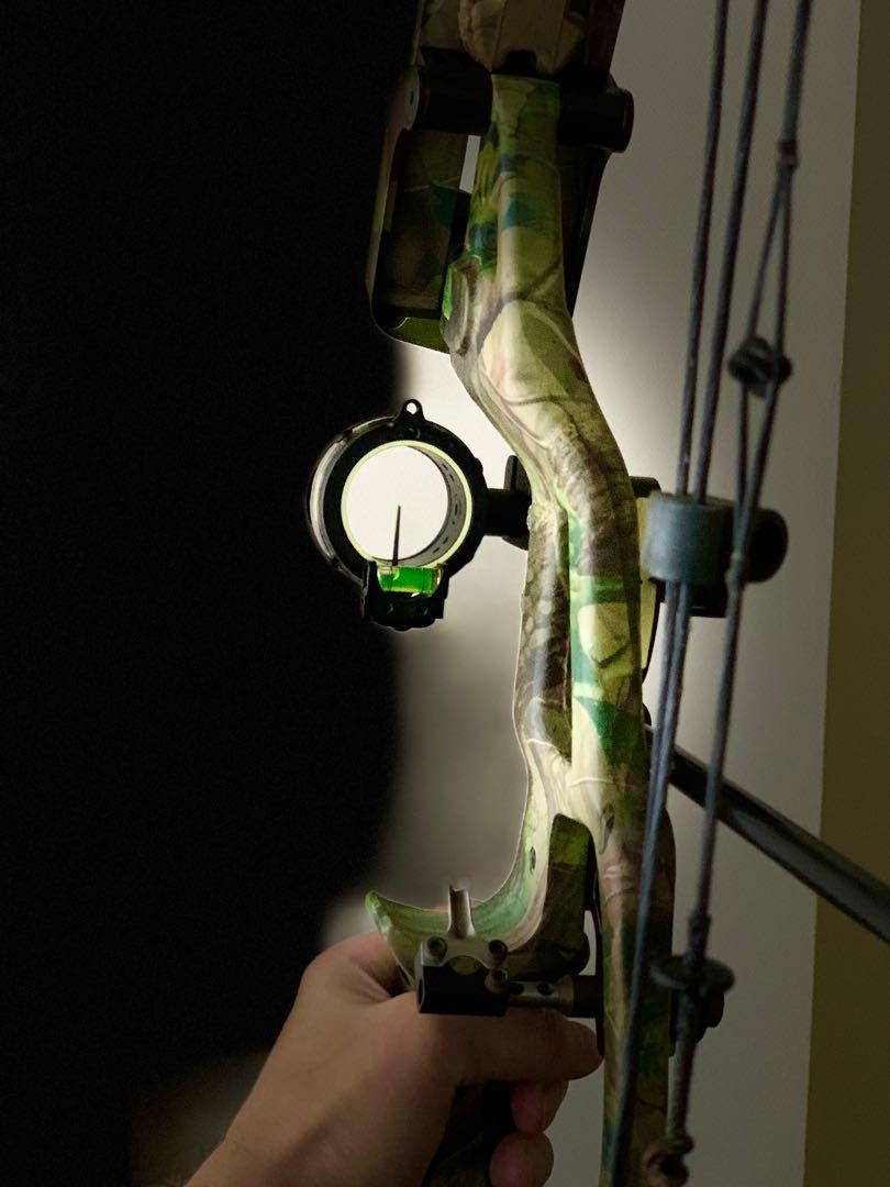 Hoyt Reflex Grizzly Compound Bow, Sports Equipment, Sports & Games