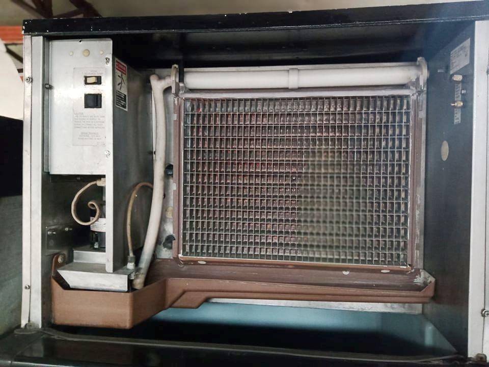 Ice o matic 180kg haft dice ice maker machine (Category: Refrigerators and Freezers) located in Makati City. Submitted by budgetappliance (Listing ID 1070033057, Image 3). Description: ice o matic 180kg ice maker machine 220v haft dice good condition with 30days warranty for inquiries pls text or call 09288087549.