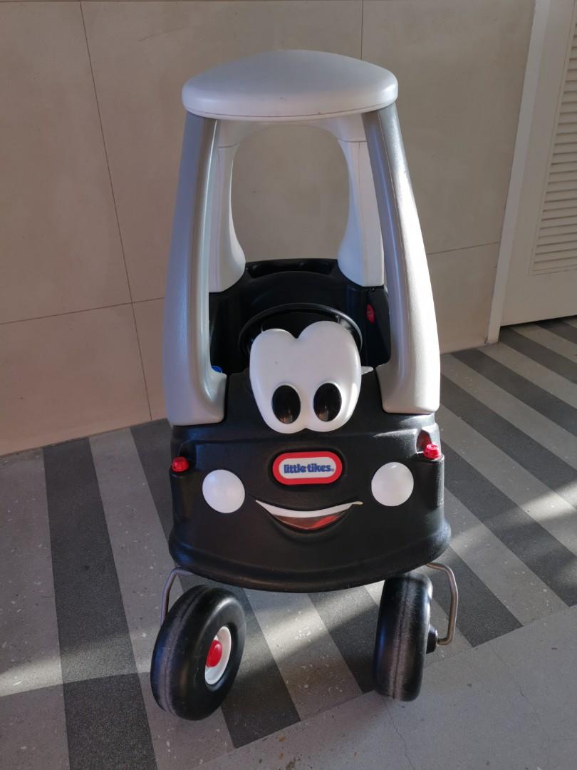 Cozy coupe police car with lights 2025