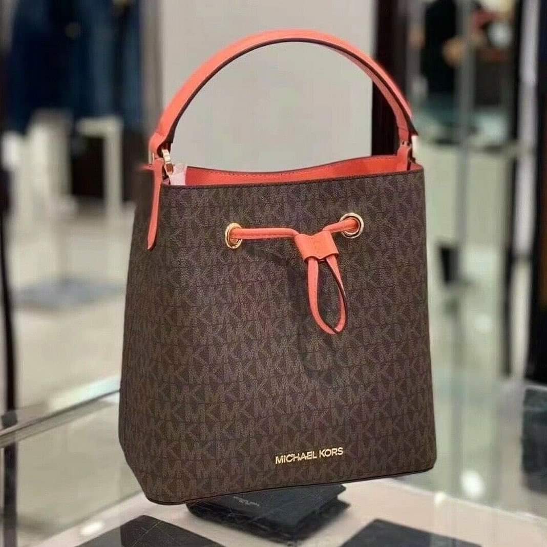 Michael Kors Medium Suri Bucket Bag Women S Fashion Bags Wallets Cross Body Bags On Carousell Michael Kors Medium Suri Bucket Bag Women S Fashion Bags Wallets Cross Body Bags On Carousell