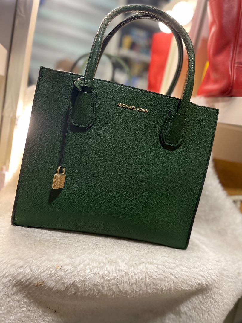 Preloved Michael Kors Mercer Medium Messenger Racing Green RARE COLOR  #freepos, Women's Fashion, Bags & Wallets, Purses & Pouches on Carousell