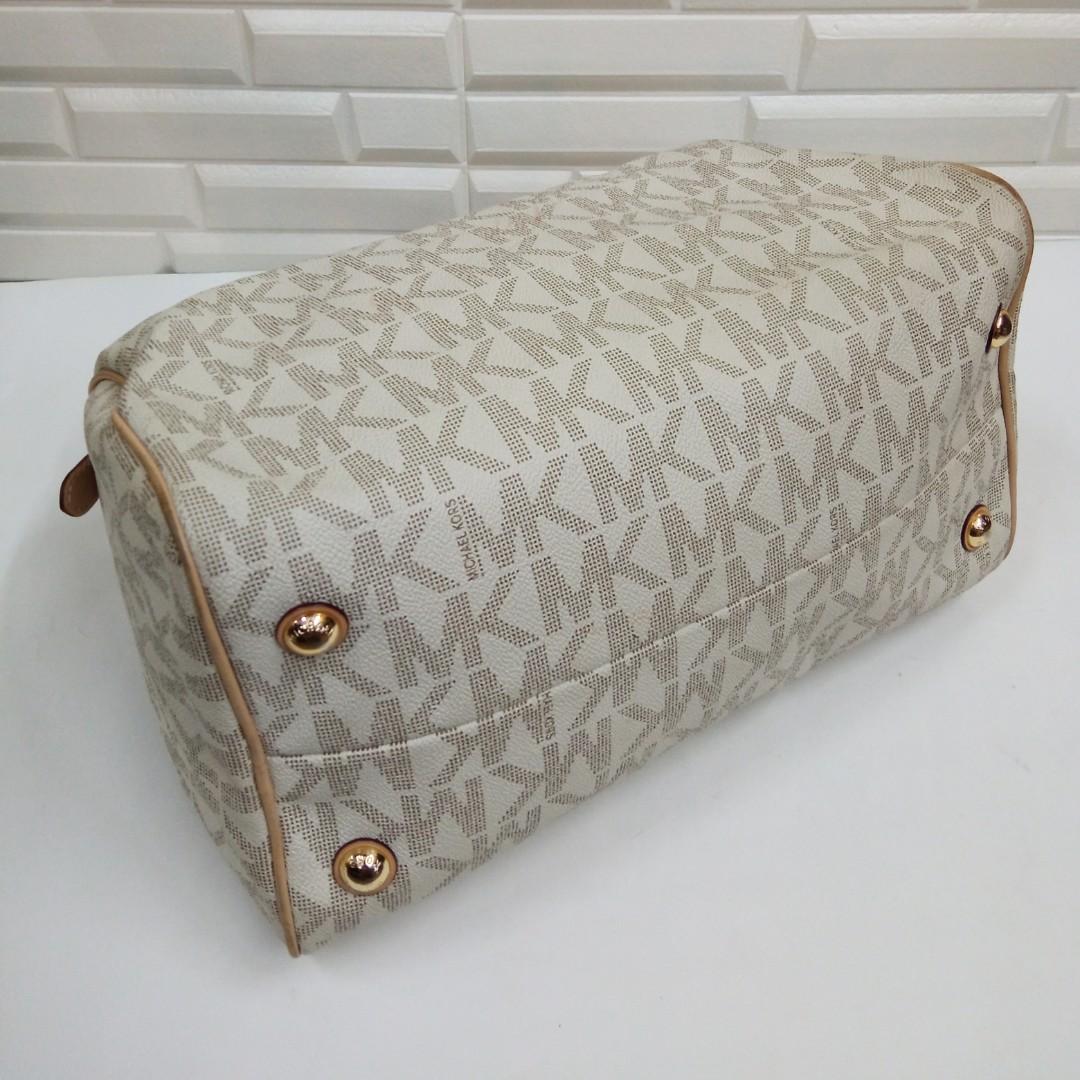 Michael Kors Ivory/Beige Signature Coated Canvas and Leather Grayson Boston  Bag, Luxury, Bags & Wallets on Carousell