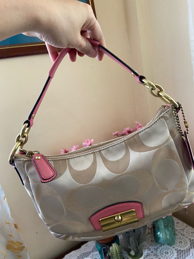 COACH pochette bag or kili kilig bag Top graded Bag style: Satchel  Condition: 9/10 P 800