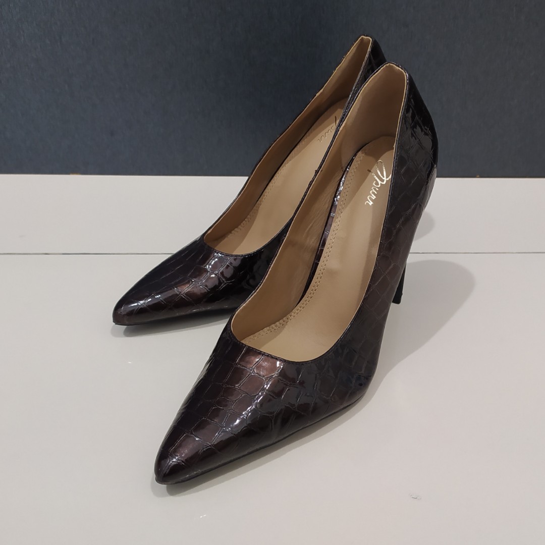 Spurr clearance white heels