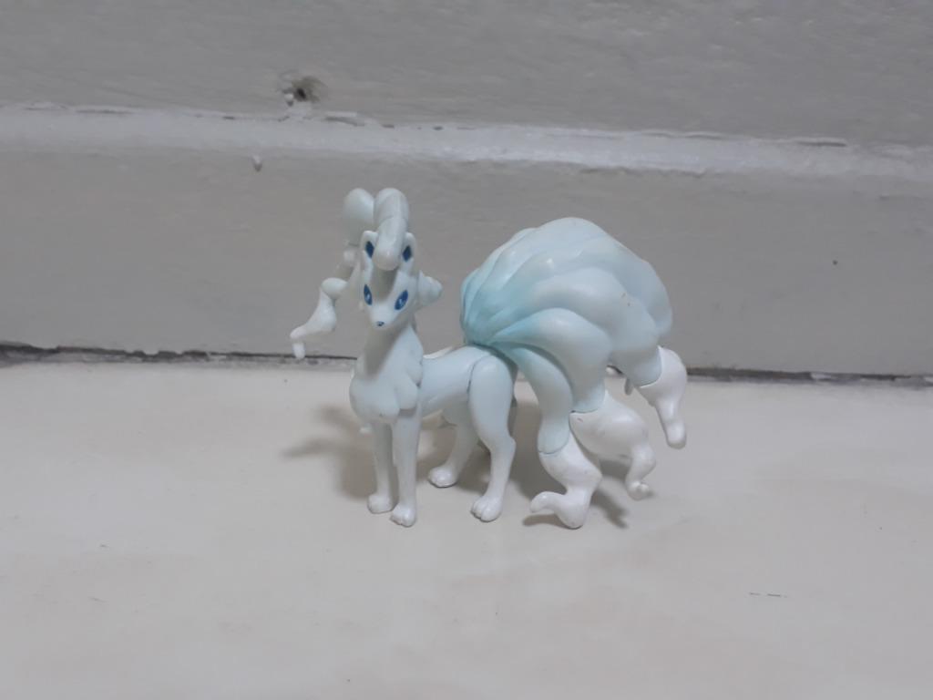 Takara Tomy Pokemon Moncolle Alola Ninetales Figure