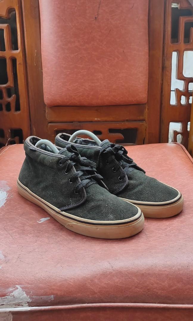 chukka mid vans