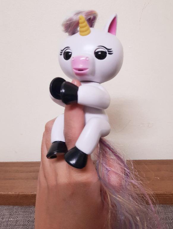 Fingerlings: Baby Unicorn Gigi