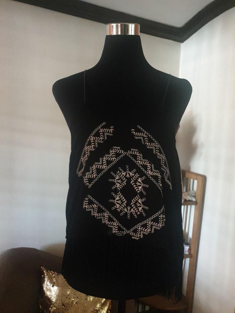 100 Peso Deals (Category: Others Tops) located in Pasig City. Submitted by santoes (Listing ID 1070096781, Image 1). Description: Bought in Thailand and never worn - doesnt fit.