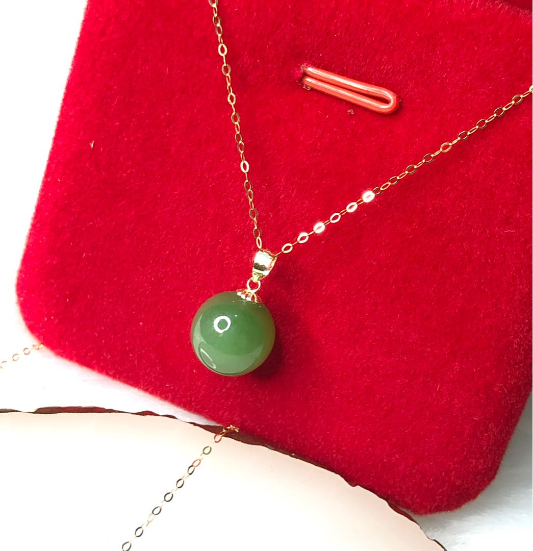 18k Gold Jade Pendant /Necklace set 