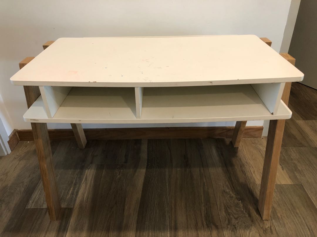 childs desk