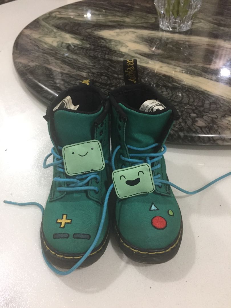 DR MARTENS CARTOON NETWORK BMO