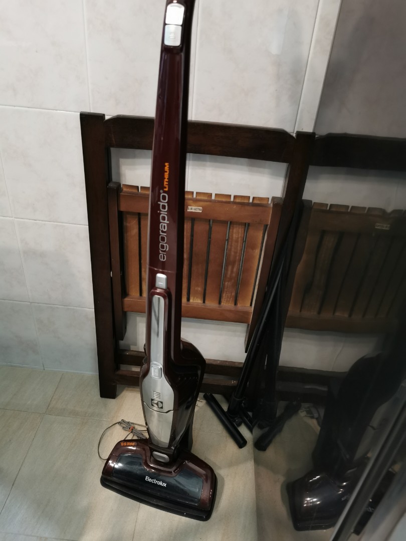 Electrolux Ergo Rapido Cordless Vacuum, TV & Home Appliances, Vacuum ...