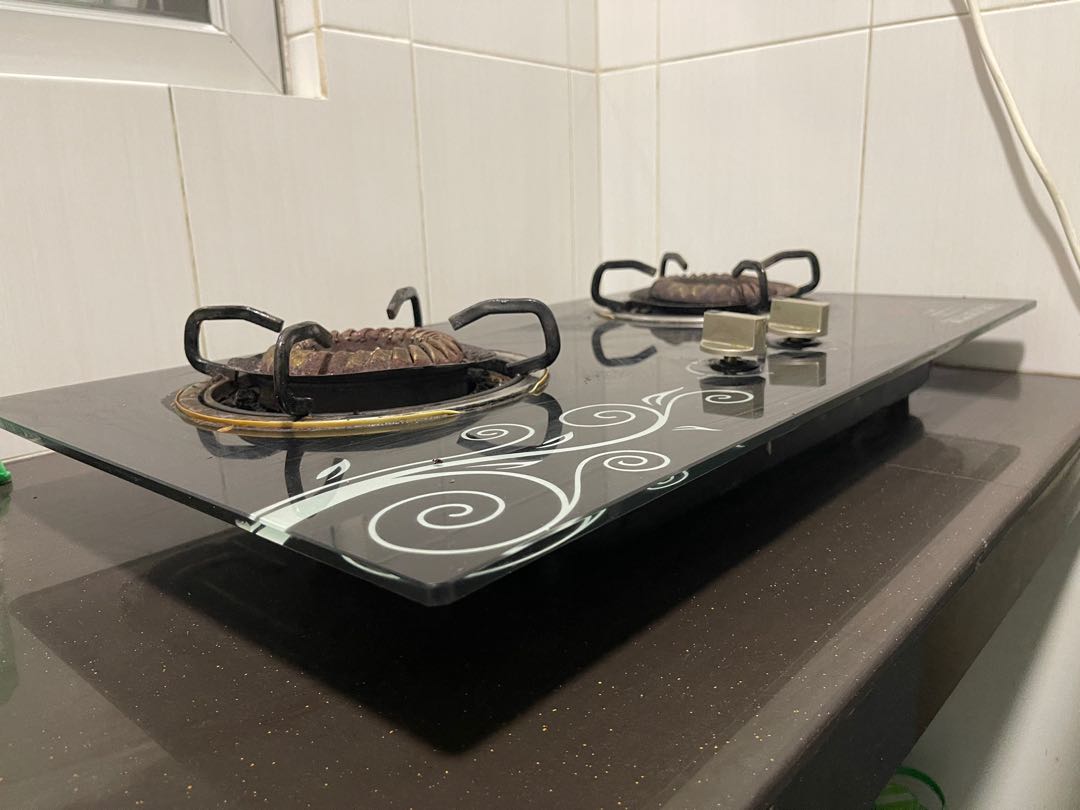 Gas stove with the pipe and gas tank all included ( gas tank half full ) , TV & Home Appliances