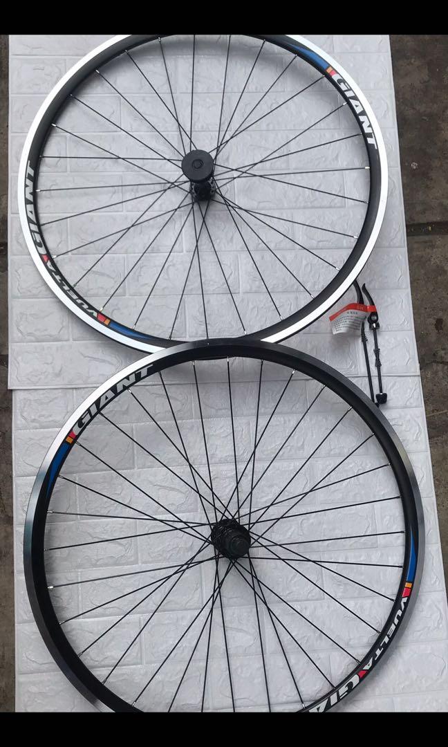 GIANT VUELTA ROAD BIKE WHEELSET 700c 28 32h Sports Equipment Bicycles Parts Bicycles on Carousell