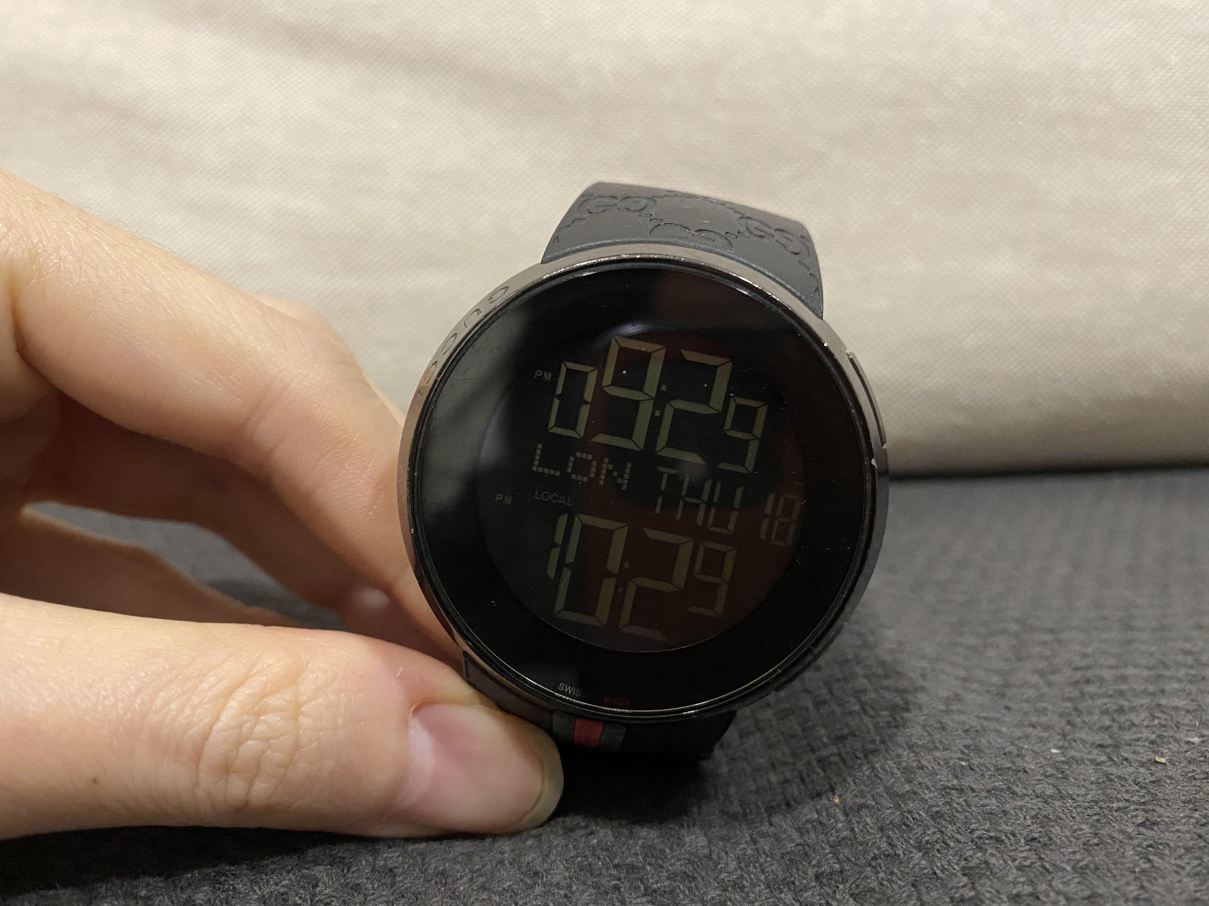 Mens gucci digital watch store