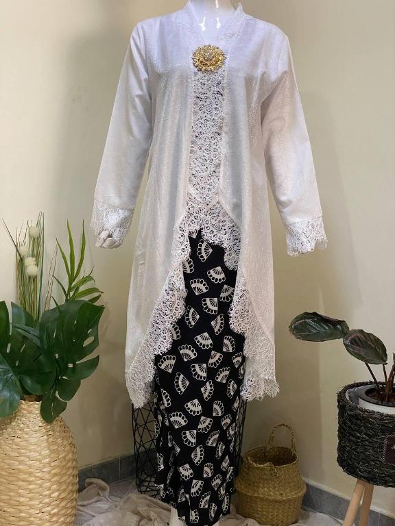 Kebaya lace batik top