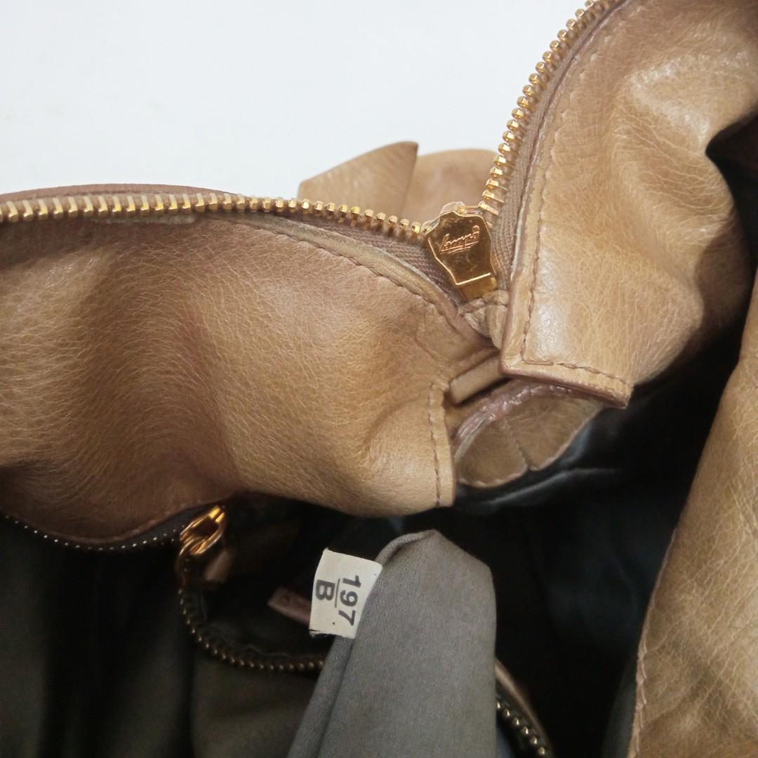Miu Miu Vitello Lux Bow Bag, Women's Fashion, Bags & Wallets, Purses &  Pouches on Carousell