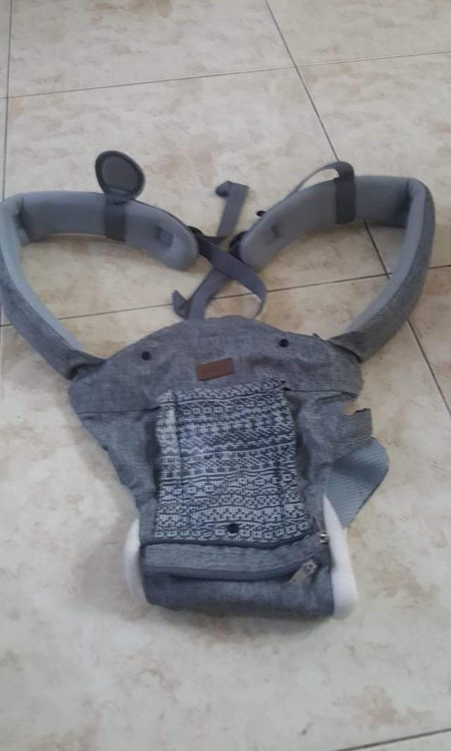 Piccolo Baby Carrier (Category: Carriers & Slings) located in Cainta. Submitted by jgbags (Listing ID 1070107706, Image 3). Description: Piccolo baby carrier Used only a few times VGUC bought in SM RSF: decluttering.