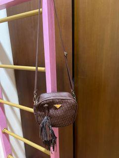 Sling bag brown