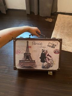 (Category: ) located in . Submitted by thriftjunks (Listing ID 1070127668, Image 1). Description: .