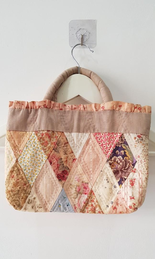 Handmade quilted purses deals
