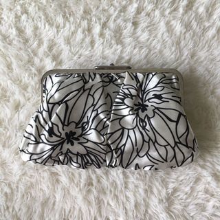 (Category: ) located in . Submitted by fizascloset (Listing ID 1070412181, Image 1). Description: .