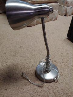 Adjustable desk lamp