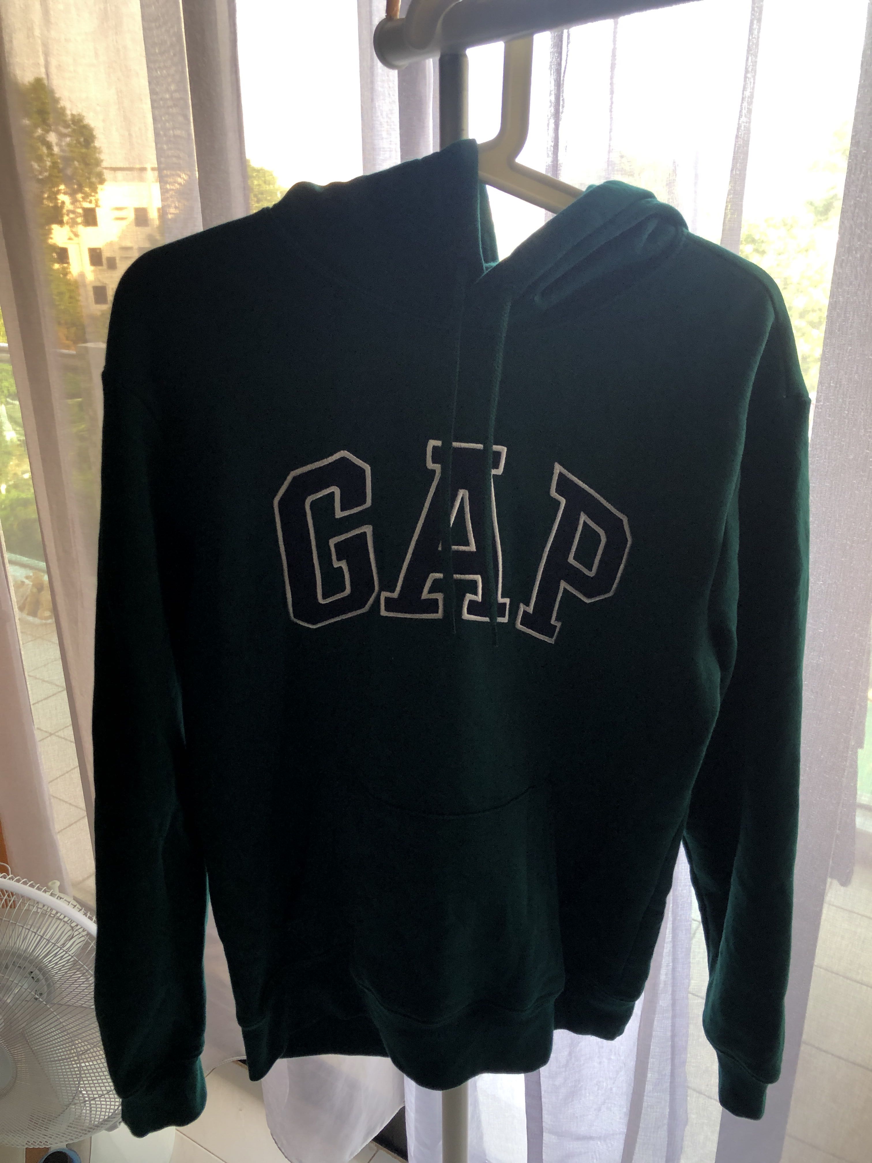 Gap Hoodie 女裝 外套及戶外衣服 Carousell