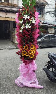 toto's giant flower bouquets, flower arrangement