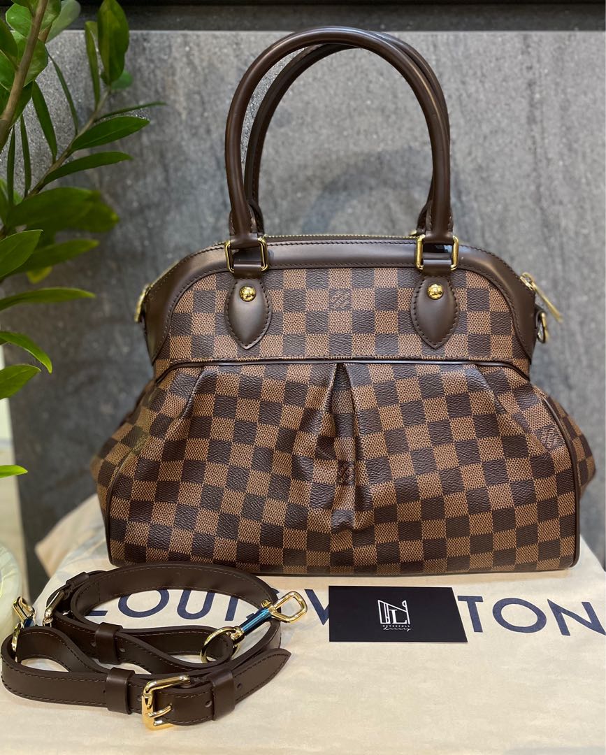 Excellent condition Louis Vuitton Trevi PM in Damier Ebene Canvas (Date  code: FL1140), Luxury, Bags & Wallets on Carousell