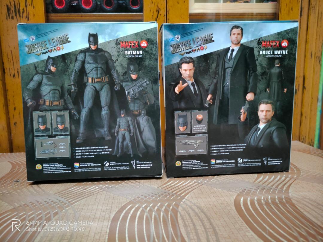 Mafex bruce 2025 wayne justice league