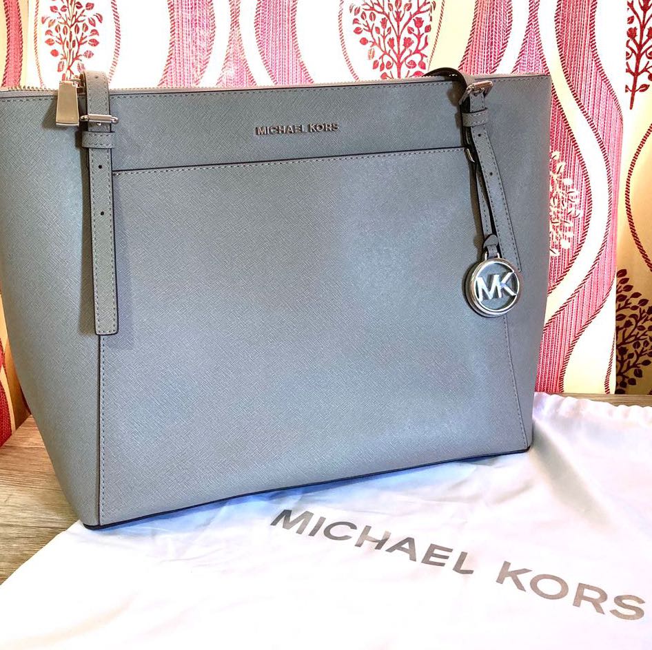 Michael Kors Voyager Large Saffiano Leather Top-Zip Tote Bag