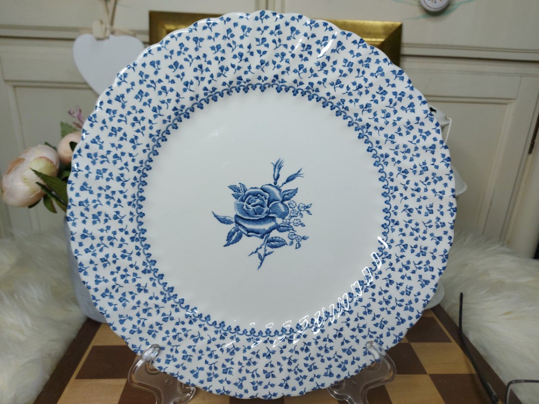 ROYAL VICTORIA Rose Bouquet Dinner Plate, Furniture & Home Living