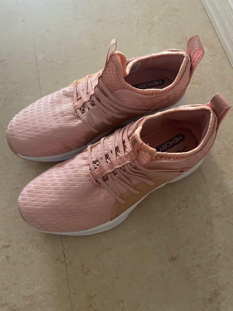 Sketchers size 7 clearance
