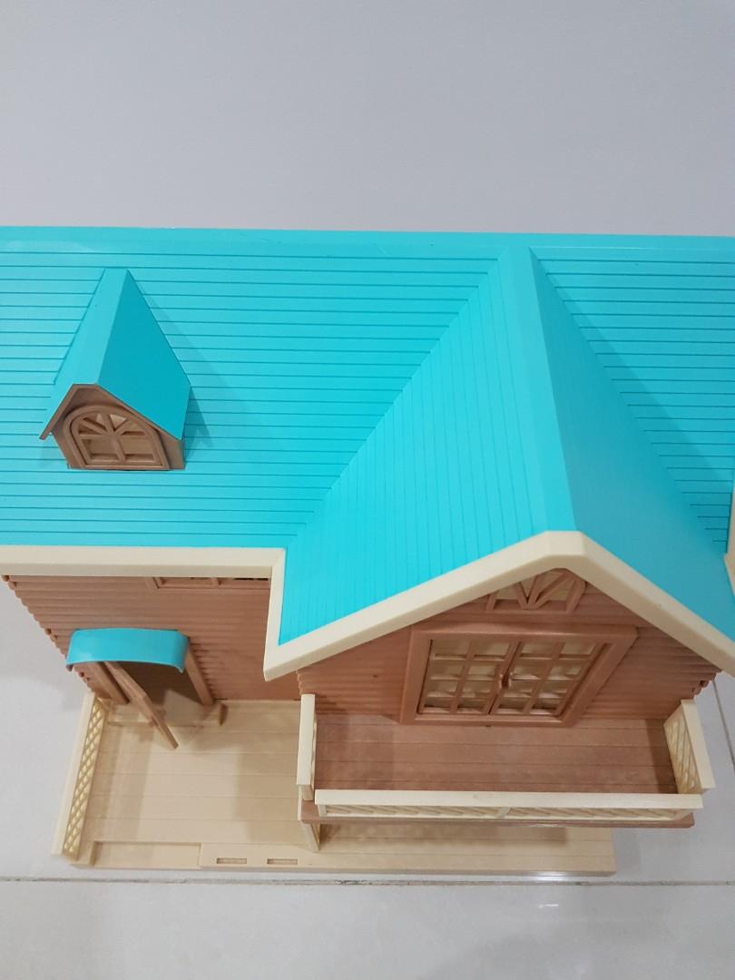 Sylvanian Families Larchwood Lodge House Doll House, Hobbies & Toys