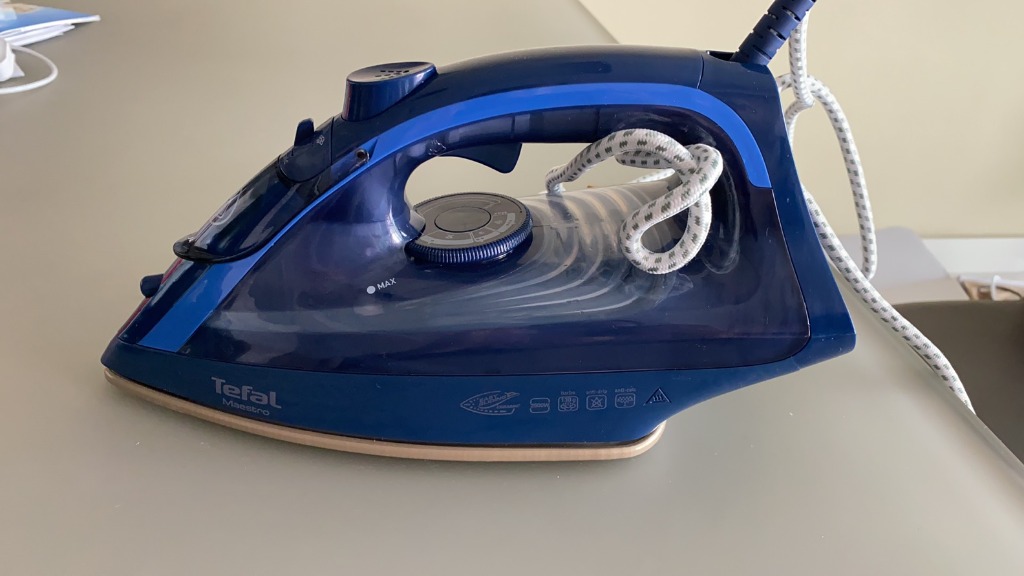 Tefal FV1848 Steam Iron Maestro 2 Blue 40g min TV Home