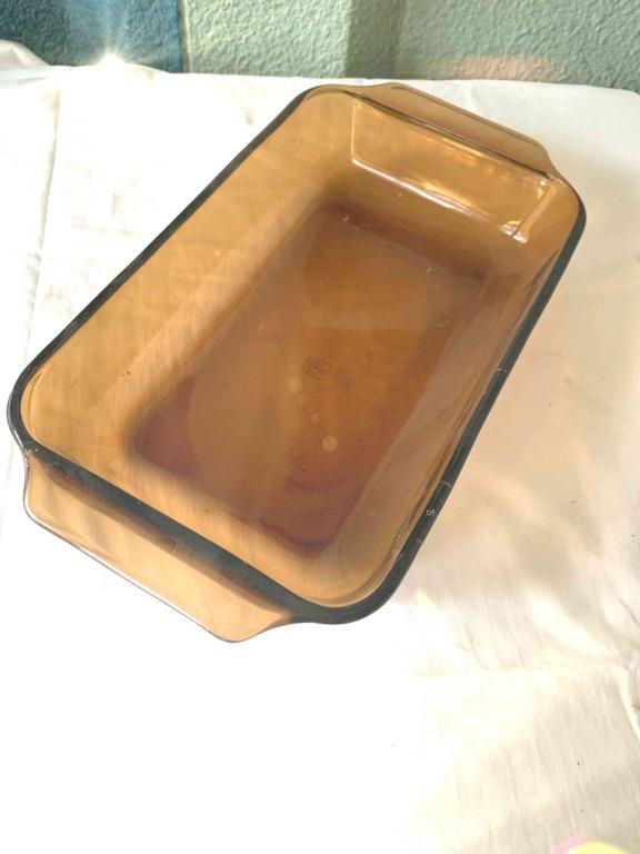 Vintage 1970s Anchor Hocking Fire King Rectangular Bakeware 6x10inches 1.5 quart (Category: Bakeware) located in Muntinlupa City. Submitted by alabangbargains (Listing ID 1070464516, Image 2). Description: Material: Glass Color: Amber Size: 6x10 inches, 1.5 quart Durable: oven and microwave safe not suitable for stove top cooking Condition: Used no flaw vintage from 1970s Inclusion: one baking dish Stock: 1 MOP: COD for meet up, bank transfer for