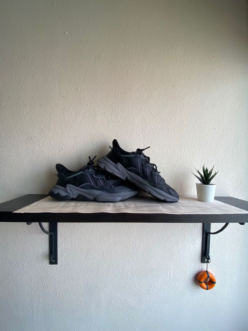 ozweego triple black